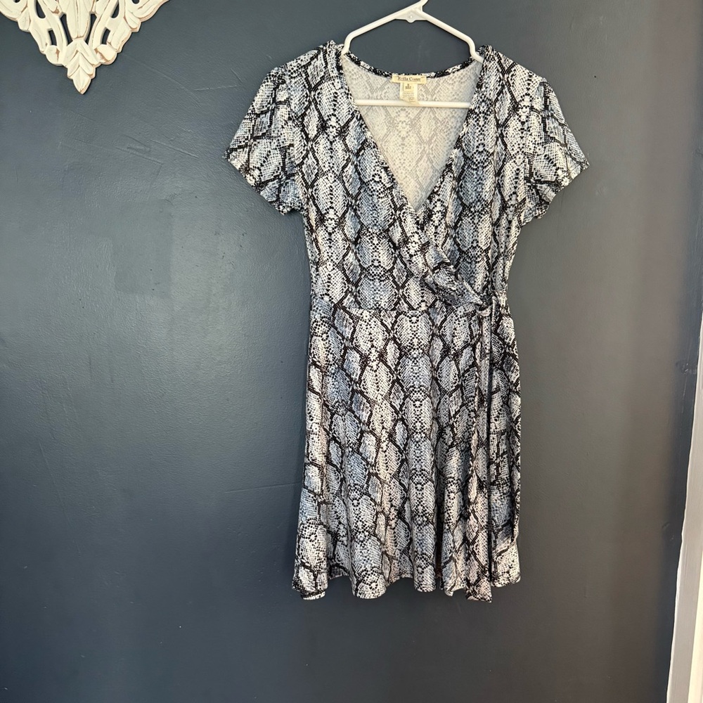 Rolla Coster Gray Black Flutter Sleeve Wrap Mini Snakeskin Dress